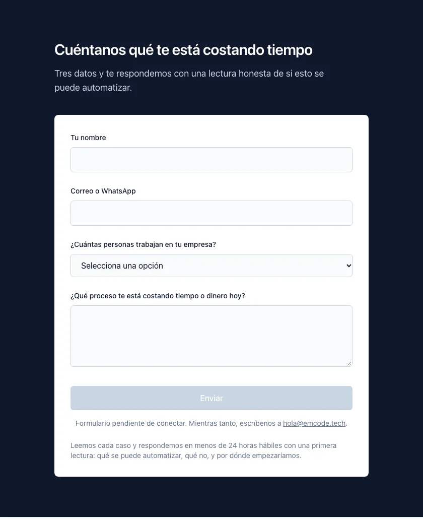 Captura del formulario de contacto de emcode.tech: campos de nombre, correo o WhatsApp, tamaño de empresa y descripción vacíos, con el botón Enviar en gris y la nota "Formulario pendiente de conectar".